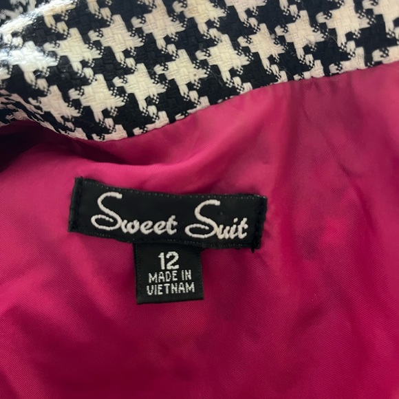Sweet Suit Black and white trimmed in pink houndstooth, two-piece business suit - Picture 5 of 9